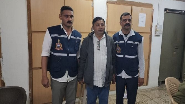 अमरेली ACB की बड़ी कार्रवाई: 3 लाख रुपये की रिश्वत लेते बिचौलिया गिरफ्तार, PSI और कांस्टेबल फरार