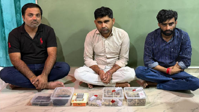 Surat: डिंडोली में SMC का बड़ा ड्रग्स भंडाफोड़: 1 किलो से ज्यादा MD ड्रग्स जब्त, तीन तस्कर गिरफ्तार