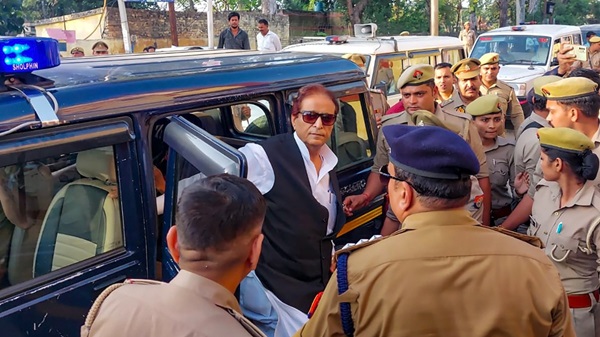 आजम खान को डूंगरपुर प्रकरण में आजम खान को 10 साल की सजा और 14 लाख जुर्माना